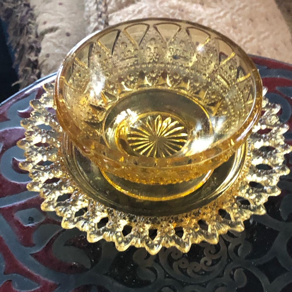 8-pc Set of Vintage Amber Glass Dessert Bowls & Plates - Picture 3 of 6
